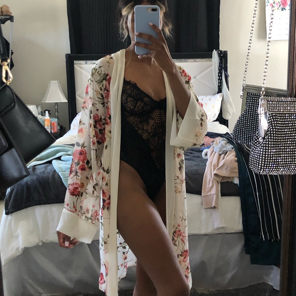 SEXY Floral kimono!